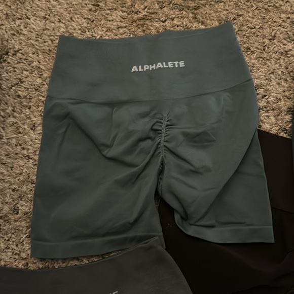Alphalete Amplify Short 4.5" - XS and S Women’s Scrunch - Picture 9 of 11